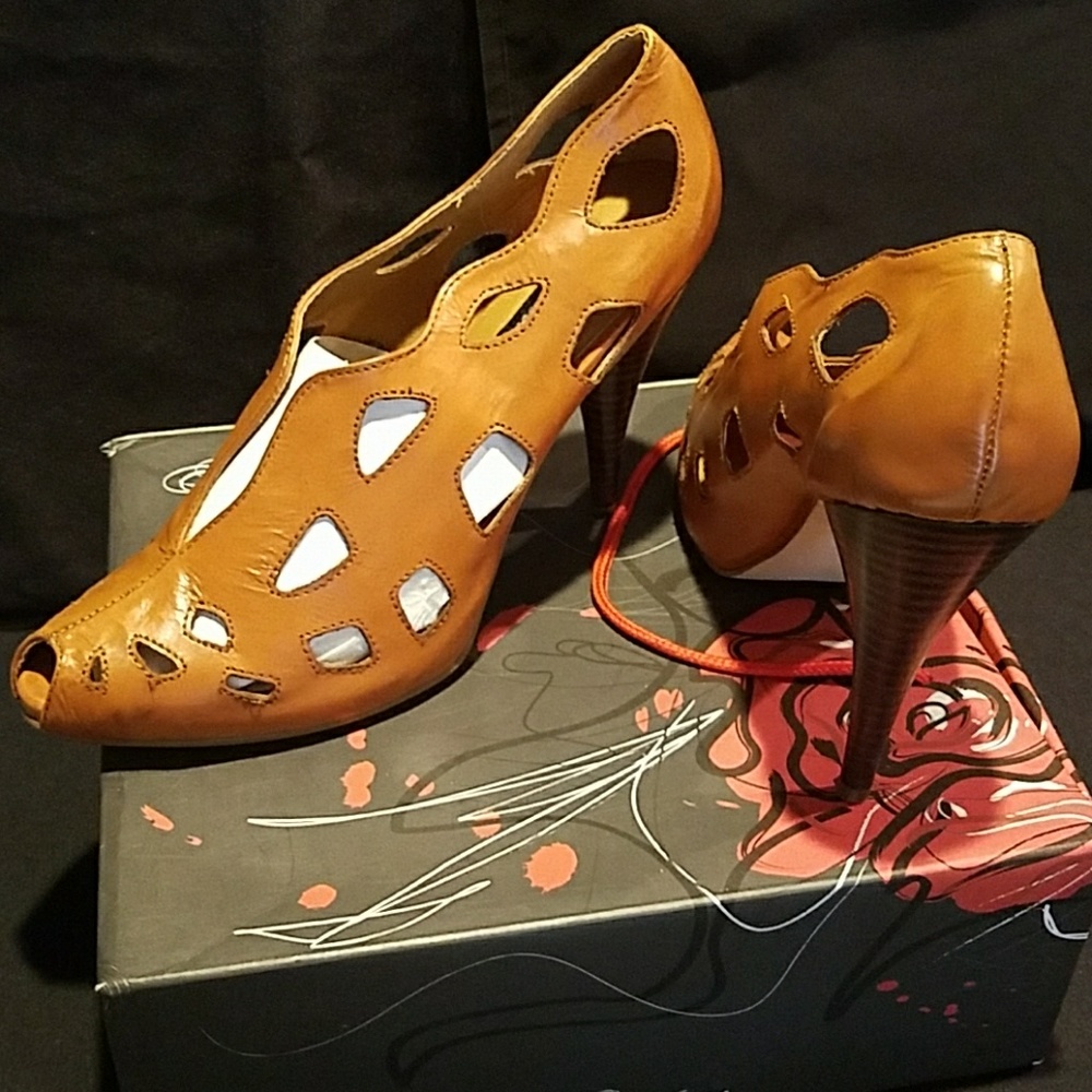 NWOT Messeca Angie Heel Sz 10
